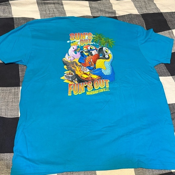 Jimmy Buffett Sun’s Out Fun’s Out Margaritaville Parrot Shirt - Picture 1 of 7